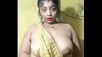 Schönes indisches molliges Mädchen