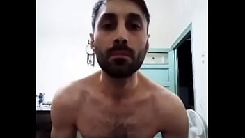 Arabe se masturbe dans appel vidéo