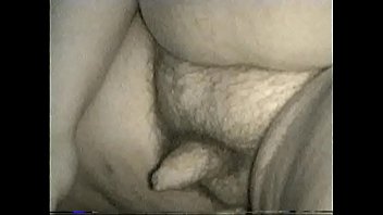 Gros bisexuel se masturber avec petit pénis et éjaculation