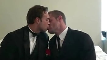 Hetero-Typ Küsst einen Schwulen an seinem Hochzeitstag | GAYLAVIDA.COM