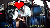 La coppia fa sesso sul taxi