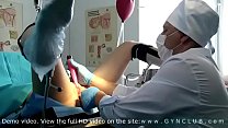 Menina examinada em um ginecologista - orgasmo tempestuoso