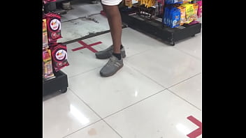 exibindo a mala no supermercado (full video > Xvideos Red)