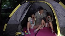 Junge japanische Teen auf Camping Reise gefickt