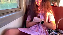 a garota de 18 anos mostrou a calcinha no trem e deu uma punheta para um estranho em público