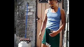 Lalo Santos zeigt seinen sexy mexikanischen männlichen Schwanz