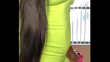 Chica venezolana bambiando gran culo