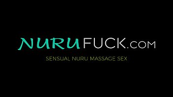 Masseuse Jade Kush donne le massage Nuru le plus chaud jamais