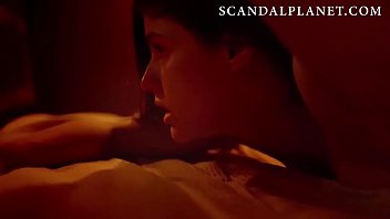 Nuove scene di sesso nudo di Alexandra Daddario da "Lost Girls and Love Hotels" su ScandalPlanet.Com