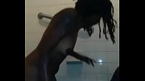 Ebony freak es demolido en la canción de la ducha facetime por scandalous grind en YouTube