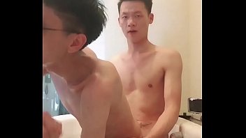 Le professeur Lang Xiaohui se fait baiser dans la baignoire
