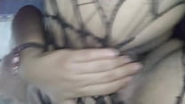 Amateur árabe musulmana mamá en hijab masturbarse cremoso chorros de coño en todas partes rápidamente en webcam