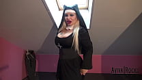 Aviva Rocks - возбужденная монахиня на Хэллоуин