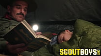 ScoutBoys - Austin Young fodeu do lado de fora em uma barraca pelo pai mais velho