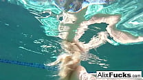 Busty blondes Alix & Cherie go skinnydipping