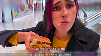 Fellation risquée dans la cabine d'essayage pour Big Mac - Agent public PickUp & Fuck Student in Mall / Kiss Cat