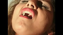Сногсшибательная девушка по вызову в черном наряде с большими сиськами Джастин Роми гребла на розовом каноэ во время секса на ухо с постоянным клиентом