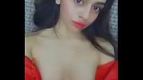 heißes indisches Mädchen, das Brüste auf Live zeigt