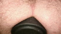 Enorme plug anale largo 11 cm bloccato nel mio culo mentre camminavo per casa.