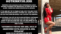 Hotkinkyjo fisting su agujero anal en edificio de hotel abandonado y prolapso anal