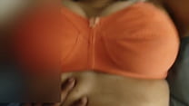 Грудастая блондинка-транс Кэрол Пенелопа в сексуальном нижнем белье мастурбирует