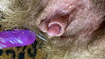Bunny vibrador prueba masturbación POV primer plano erecto gran clítoris orgasmo húmedo coño peludo