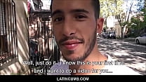 Joven latino heterosexual jovencito gay por pago con un extraño POV