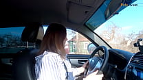 Garota russa passou no exame de licença (boquete, público, no carro)