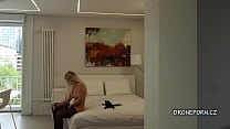 チェコの女の子ジェシカ-寝室でのオナニー
