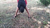 Indio musulmán bhabhi al aire libre público haciendo yoga desnudo arriesgado solo meando
