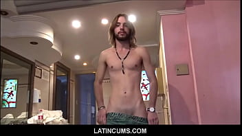 Ragazzo latino rock star biondo dai capelli lunghi scopato per soldi POV