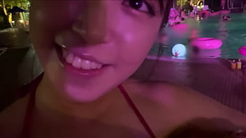 https://bit.ly/3FAEKJ5 POV У нее течка, так как она находится в бассейне. Она студентка колледжа с очень сильным либидо. Я делаю много вагинальных камшотов молодой нимфоманке. Японское любительское домашнее порно.
