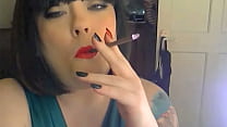 BBW Tina Snua fume une cigarette plus 120 - Fétiche du tabagisme