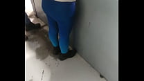 Chaparrita culona en leggins