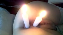 EXTREME - Zwei Kerzen eine in ihrer Muschi und eine in ihrem Arsch