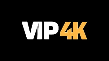 VIP4K. Une séance de sexe interracial géniale a rendu la salope super humide
