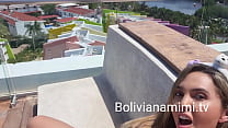 Мастурбирует и сквиртует на террасе отеля Miralo en bolivianamimi.tv