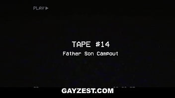 Отчим-гей трахает своего крошечного твинка в палатке для кемпинга-GAYZEST.COM