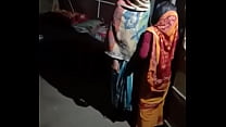 Vídeo caseiro de Hiddencam da aldeia indígena de Desi Bahu Chudai com Sasur (sogro).