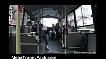 バスでのトラニー公開セックス！