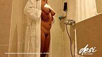 Hot Chubby Horny Indian Bhabhi Payal dans la salle de bain