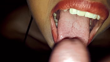 Compilation d'éjaculations dans la bouche et avalement du sperme pervers de la demi-soeur