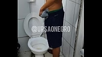 Fui abordado pelo novinho na central do brasil e rolou aquela putaria no banheiro - COMPLETO NO RED
