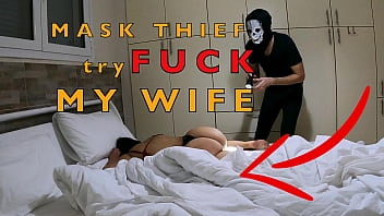 Mask Robber essaie de baiser ma femme dans la chambre