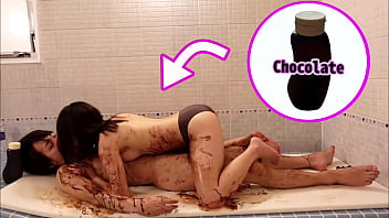 ช็อคโกแลตเนียนเซ็กส์ในห้องน้ำในวันวาเลนไทน์ - คู่รักหนุ่มสาวญี่ปุ่นถึงจุดสุดยอดจริงๆ