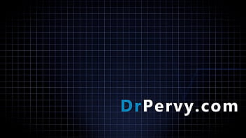 PervyDoctorは絶望的な10代の患者をファック