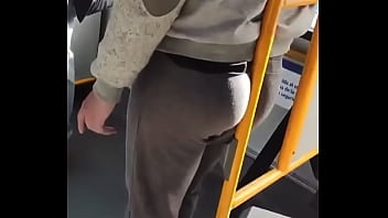 gran culo atrapado en autobús