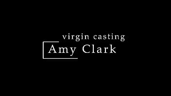 Amy Clark première masturbation vierge