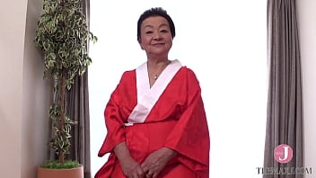 Lorsque Yuko Ogasawara, une veuve de 81 ans, est une grand-mère joyeuse et énergique qui donne un massage à un jeune homme, elle montre ses talents séculaires pour le rendre impatient. - Introduction
