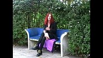 Рыжая красотка из Великобритании Моника светит и мастурбирует на публике в Лондоне в любительском видео